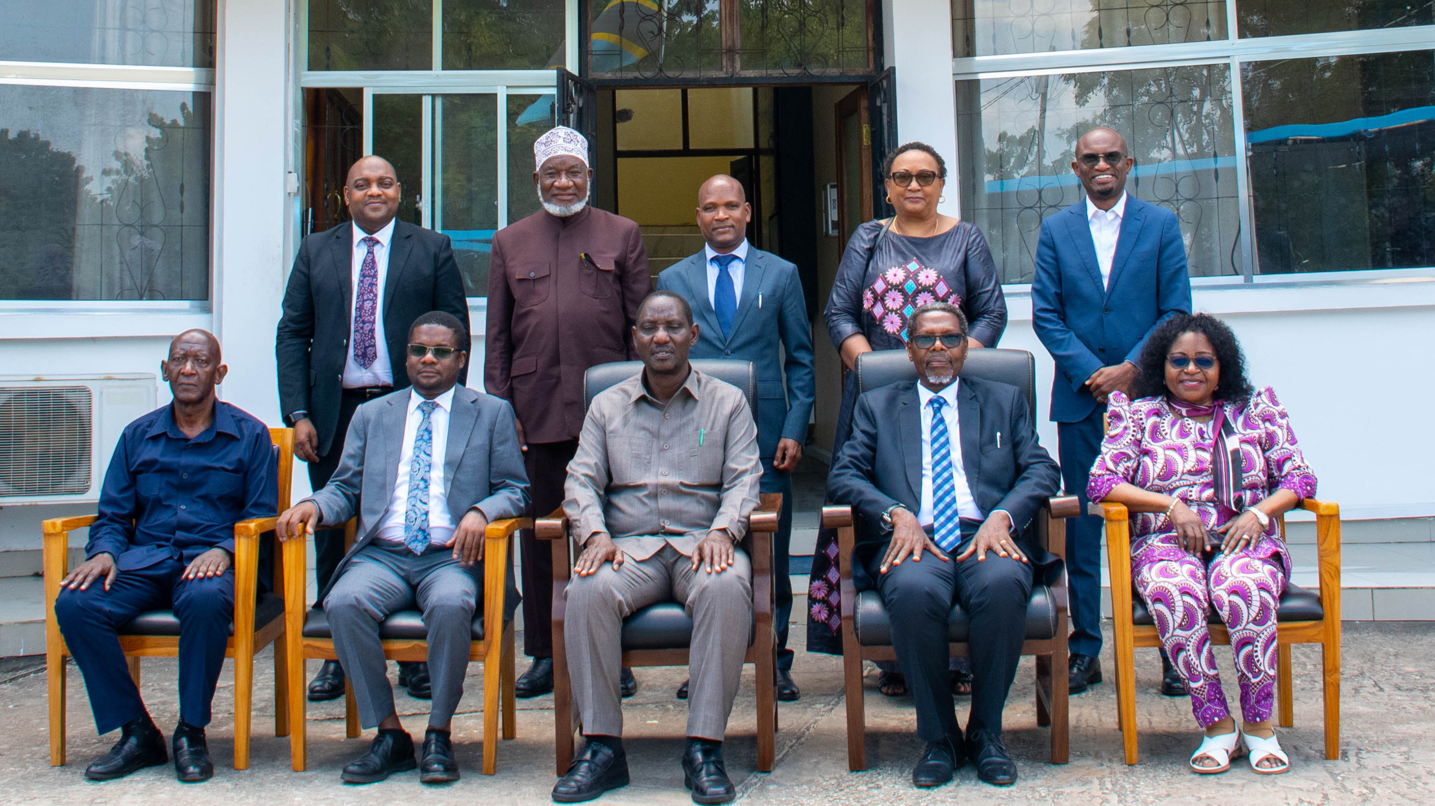 Waziri wa Mifugo na Uvuvi, Mhe. Balozi Dkt. Bashiru Ally Kakurwa (walioketi katikati), akiwa kwenye picha ya pamoja na wajumbe wa Bodi ya Wakurugenzi ya TAFICO, katika Hafla ya Uzinduzi wa Bodi hiyo iliyofanyika Julai 13, 2026, katika Ofisi za Makao Makuu ya TAFICO, Ras Mkwavi, Kigamboni jijini Dar es Salaam.