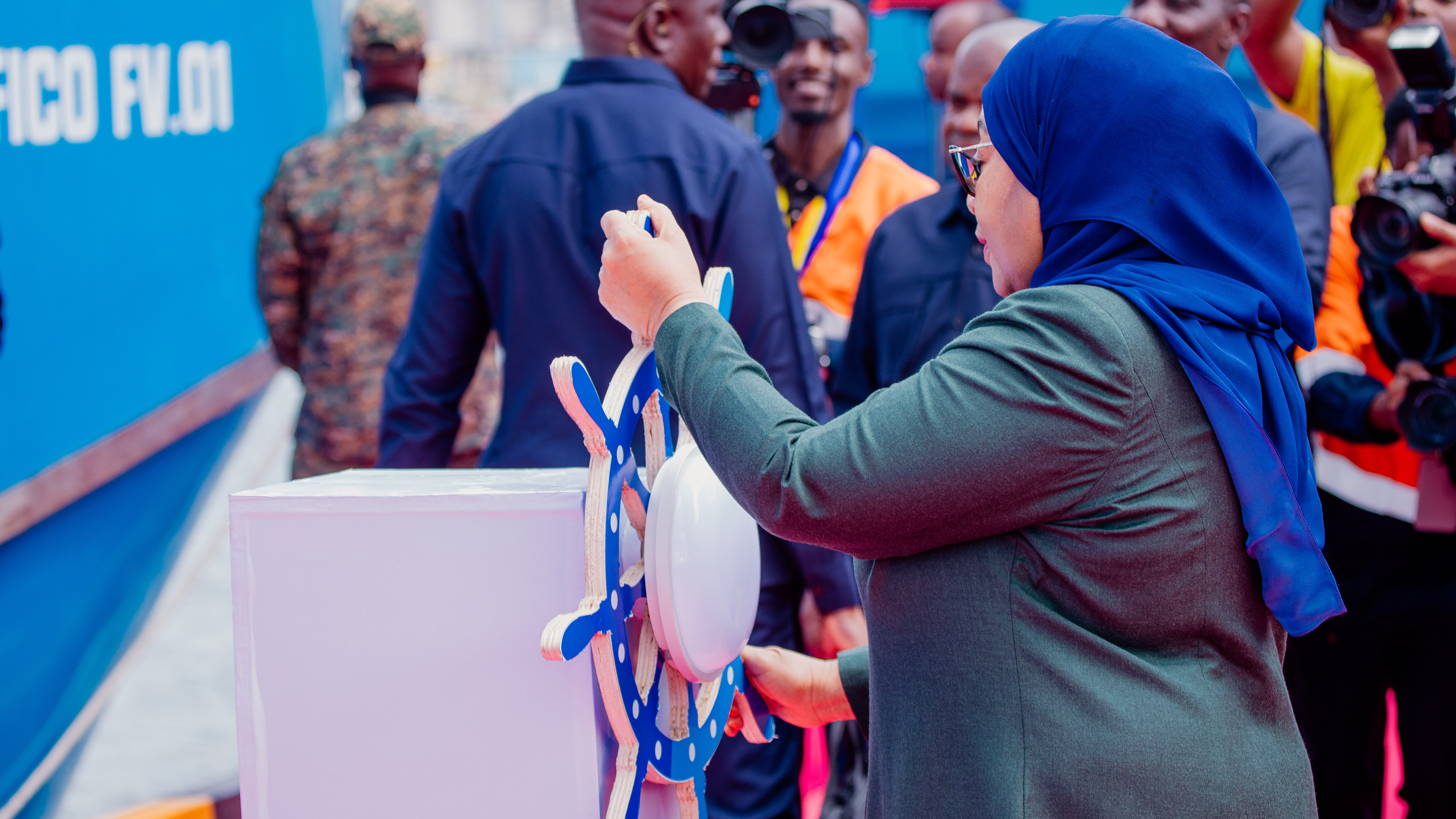 HISTORIA YAANDIKWA RAIS SAMIA AKIZINDUA MELI YA UVUVI WA BAHARI KUU YA TAFICO